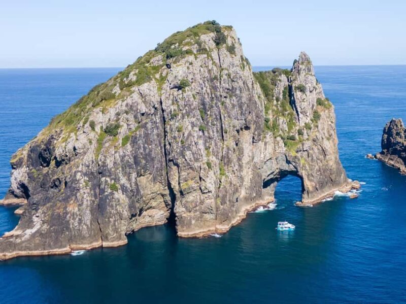 Paihia/Russell: Hole in the Rock Cruise with 2 Island Stops - A Genuine Look at the Hole in the Rock Cruise