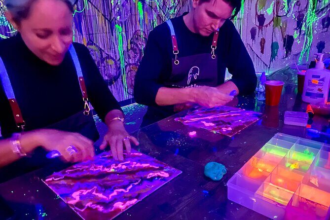 Paint-In-Dark Drawing Class in New York - Practical Details