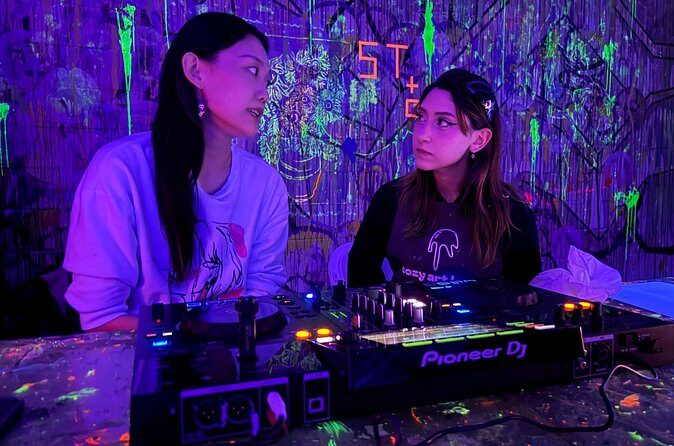 Paint-in-the-Dark X Live DJ Workshop - Who Will Enjoy This Experience?