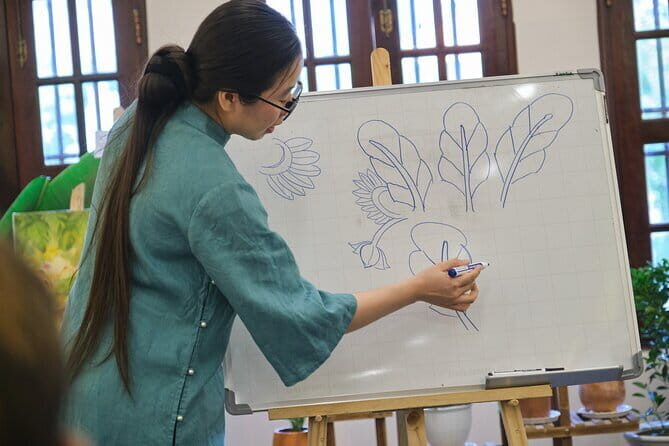 Paint & Personalize a Vietnamese Non La with B/S Art Studio topic - Detailed Review of the Experience