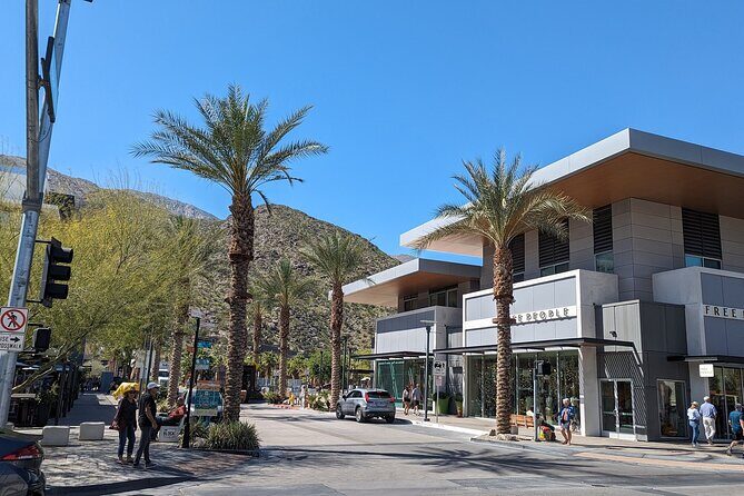 Palm Springs Scavenger Hunt Walking Activity and Game - Breakdown of the Route and Highlights