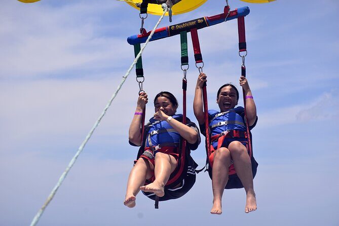 Parasailing in Waikiki from Oahu Hawaii - Group Size and Atmosphere