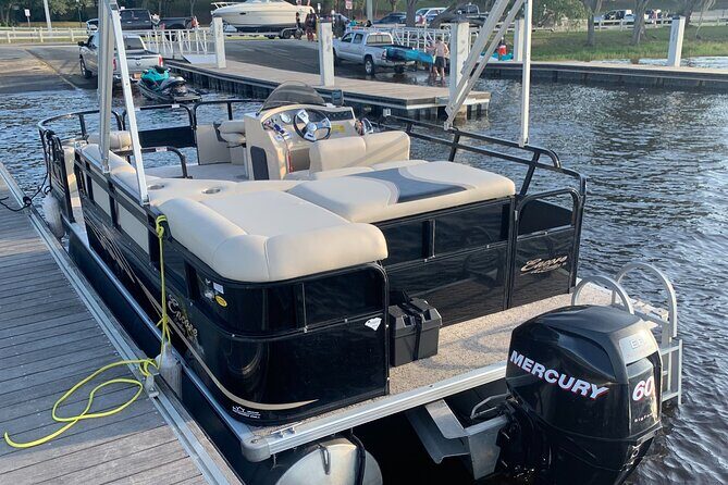 Party Barge Pontoon Boat Rental to 8 Persons with Fuel in Orlando - Key Points