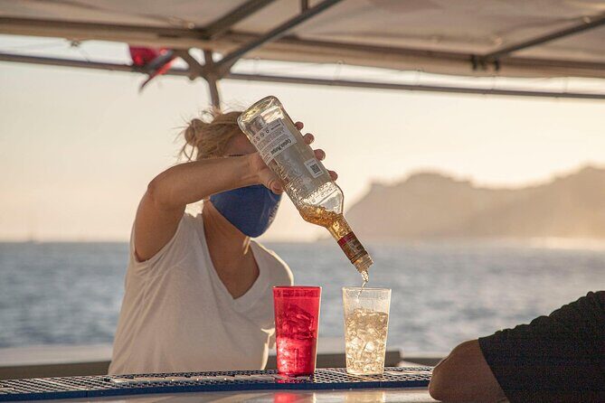 Party Cruise to the Arco de Cabo I Sunset Fajitas - An In-Depth Look at the Experience