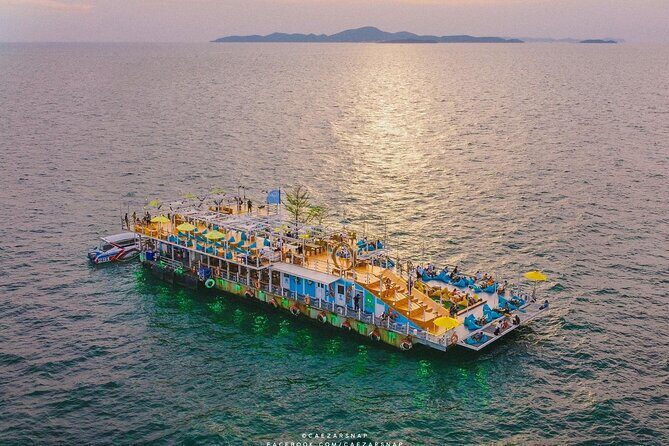 Pattaya : Tappia Floating Cafe Admission Ticket - The Experience at a Glance