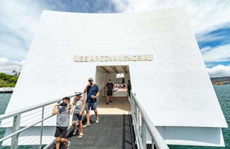 Pearl Harbor and Oahu Circle Island Tour FROM KAUAI - Guides and Authenticity