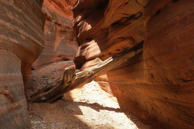 Peekaboo Slot Canyon 4WD Tour - Key Points