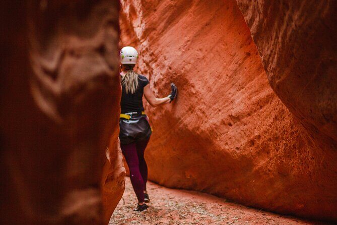 Peekaboo Slot Canyon Jeep Tour - The Practical Side: Transportation, Duration, and Group Size