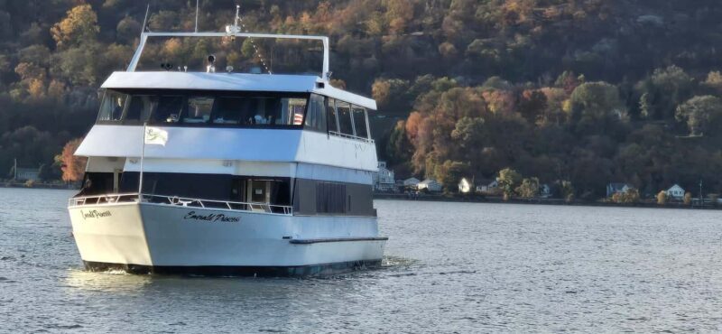 Peekskill: Fall Foliage Brunch Cruise - Key Points