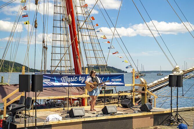 Peggy's Cove and Lunenburg- 6 hour Tour - The Sum Up