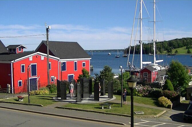 Peggy's Cove and Lunenburg Tour (small group) - Transportation and Group Size