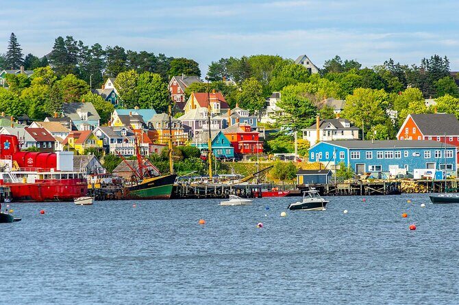 Peggy's Cove, Queensland Beach, Mahone Bay, Lunenburg 8hr - A Closer Look at the Itinerary