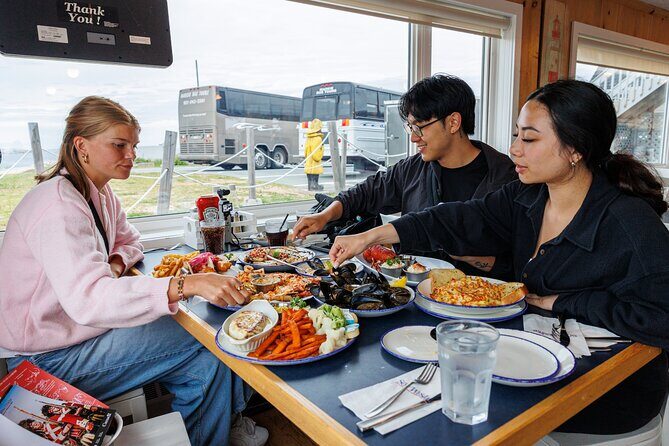 Peggy's Cove Sunset + Halifax Dinner Small Group Night Tour - FAQs