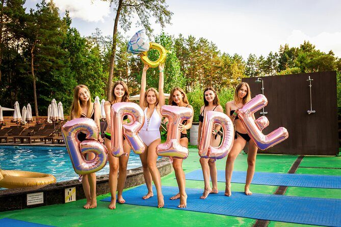 Pensacola Wedding Crashers Bridal Party Tour & Scavenger Hunt - Key Points