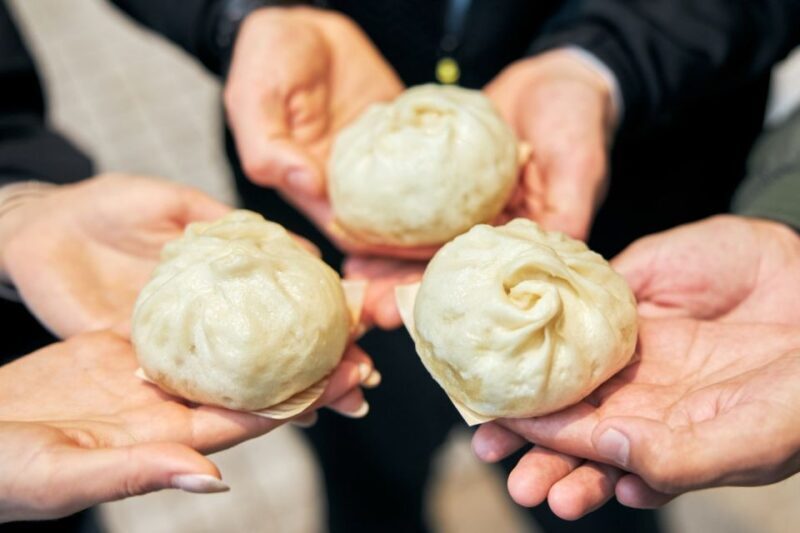 Personalized Osaka Street Food Tour with a Local Guide - Key Points