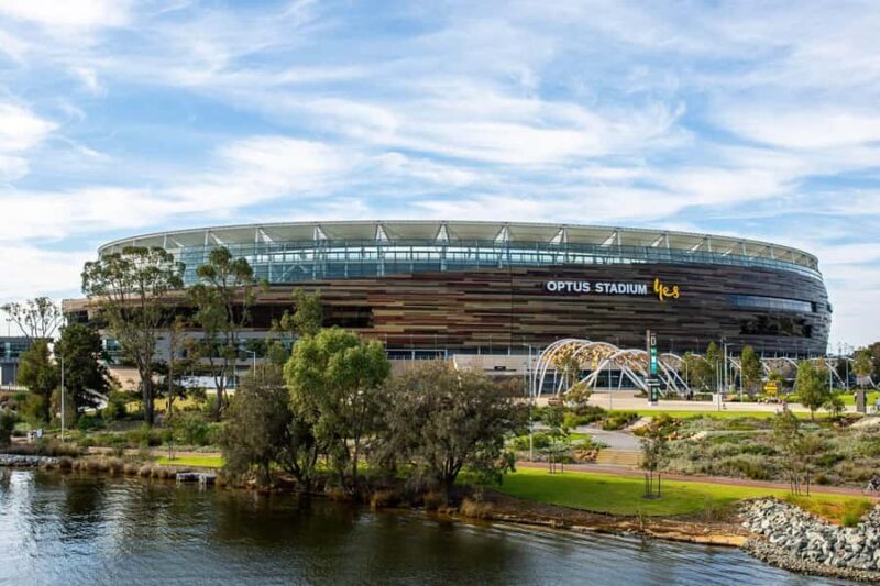 Perth Landmarks & Scenic Foreshore - Guided Bike Tour - Relaxing Break at Claisebrook Cove