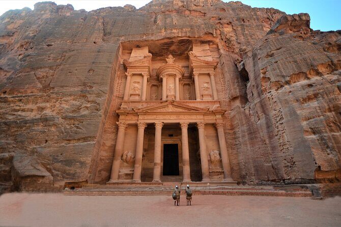 Petra 1-Day Tour from Eilat + FREE Traditional Lunch - An In-Depth Look at the Petra Day Tour from Eilat