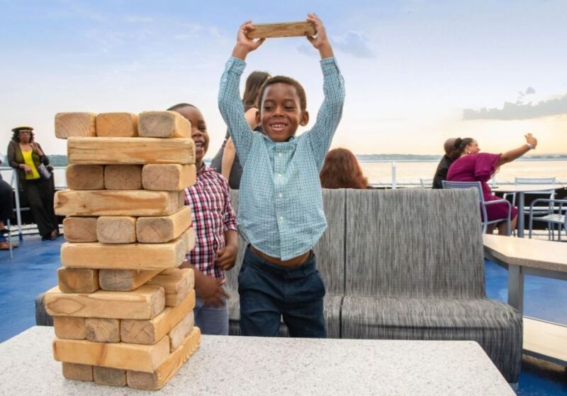 Philadelphia: Thanksgiving Early Dinner Cruise - FAQs