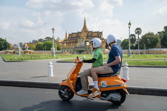 Phnom Penh City Tour & Street Art By Vespa - Exploring Phnom Penh on a Vespa: A Practical Review