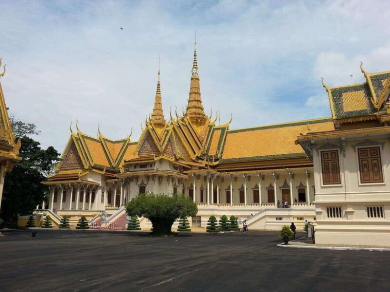 Phnom Penh: Full-Day City Tour with Experienced Tour Guide - Key Points