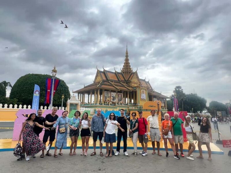 Phnom Penh: Hidden Gems Walking Tour with Local Guide - Wandering Through Charming Alleyways