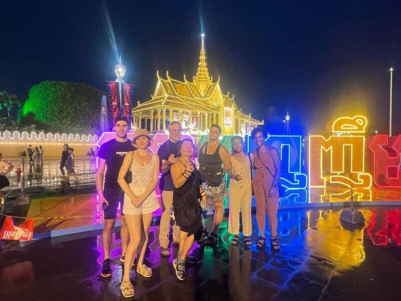 Phnom Penh: Hidden Gems Walking Tour with Local Guide - Food and Market Experiences