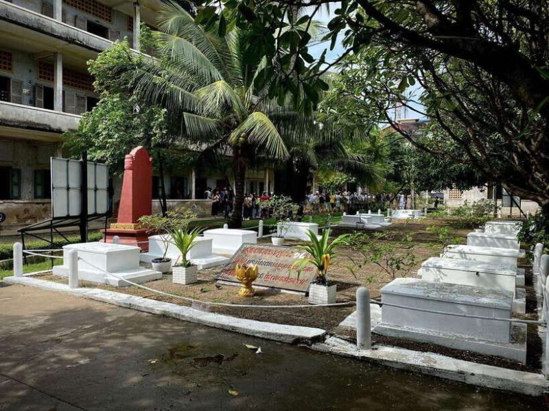 Phnom Penh: Killing Fields and Prison S21 Bus Tour - Introduction