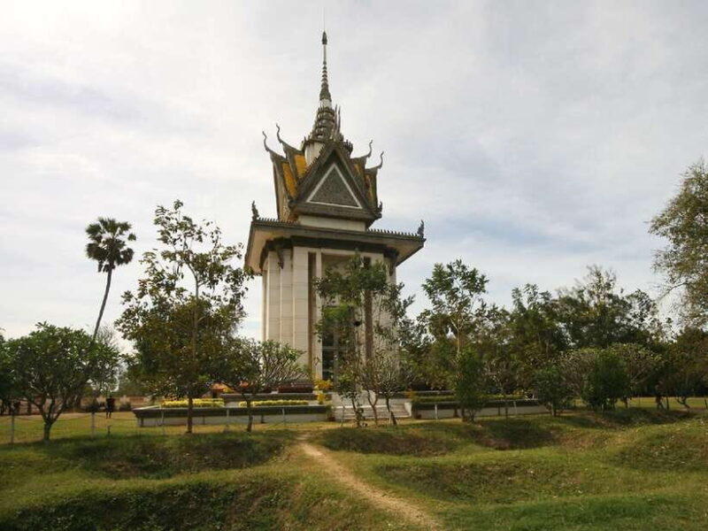 Phnom Penh private tour Tuol Sleng & Choeng Ek Killing Field - Authenticity and Guides: The Heart of the Experience
