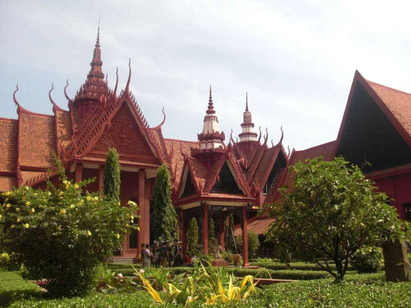 Phnom Penh: Private Walking Tour with a Local - Exploring Phnom Penh with a Local: What to Expect