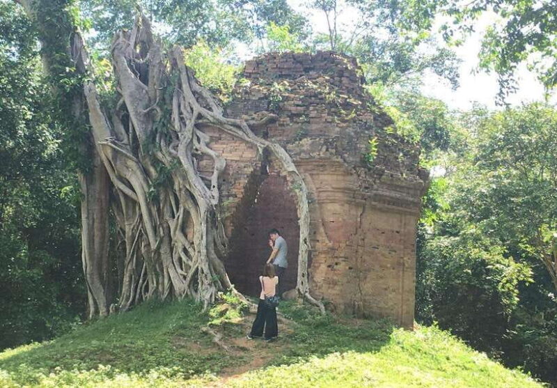 Phnom Penh - Siem Reap Road Transfer Plus Sightseeing - Key Points