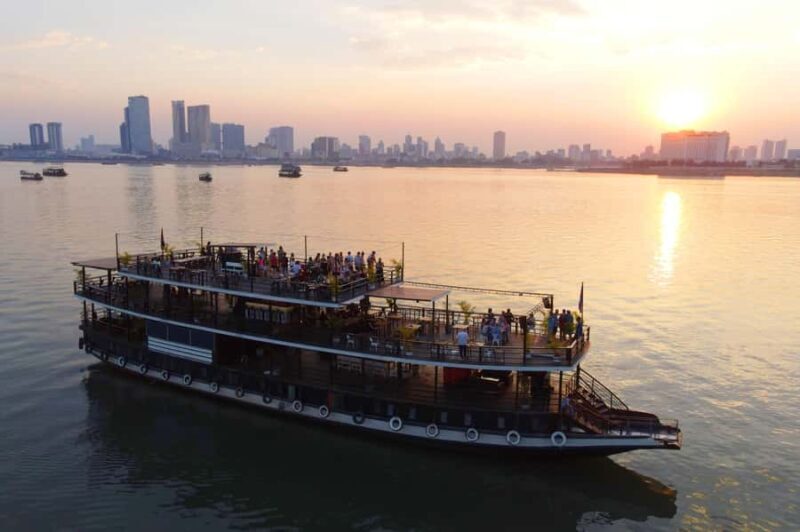 Phnom Penh: Sunset Dinner Cruise with English Speaking Guide - Key Points