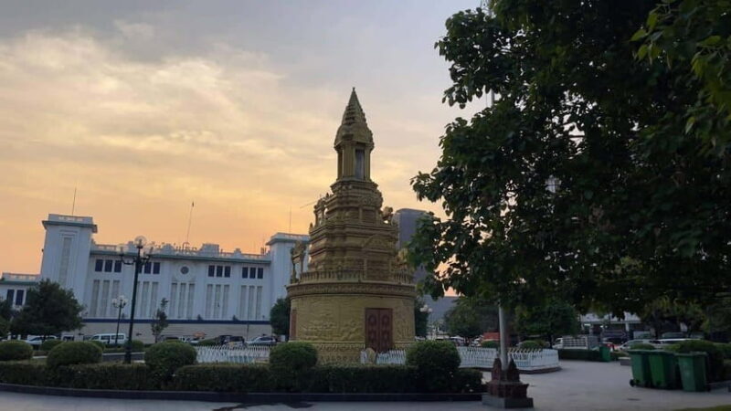 Phnom Phnom: Local Market & Culture Walking of City Tour - Key Points