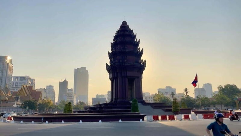 Phnom Phnom: Local Market & Culture Walking of City Tour - Practical Details and What to Expect