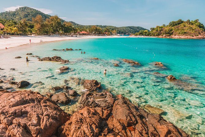 Pink Beach and Southeast Gili Islands Private Tour Full Day - Key Points