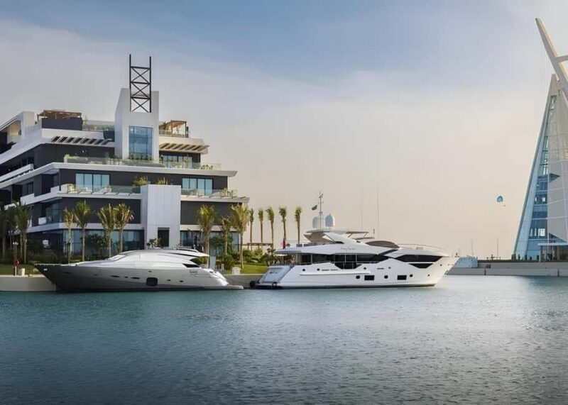 Pivate Full-Day Jeddah Tour: From Al Balad to the Corniche - Modern Art, Seaside Walks, and Scenic Views