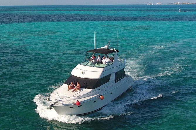 Playa Mujeres rent a Yacht 4hrs with Food and drinks aboard CA55 - Why Choose the Playa Mujeres Yacht Tour?