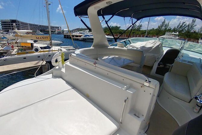 Playa Mujeres rent a Yacht 4hrs with Food and drinks aboard CA55 - Authenticity and Flexibility