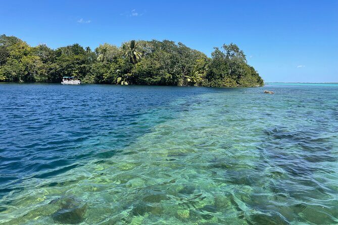 Pontoon Tour of the 7 Color Lagoon - Exploring the Bacalar Lagoon with the Pontoon Tour