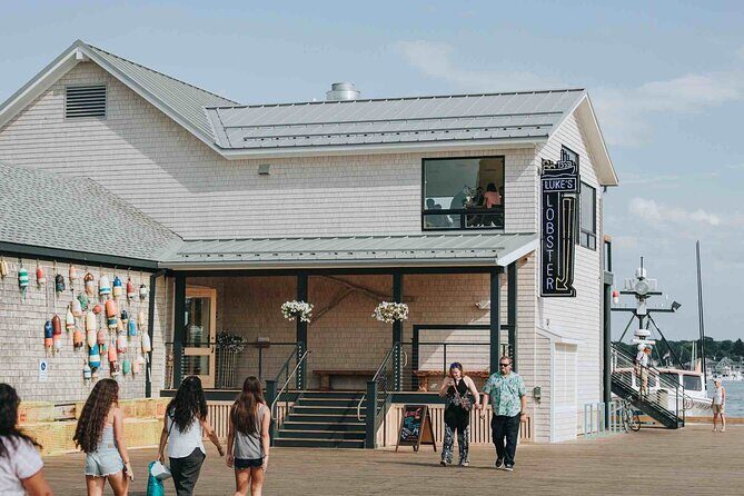 PortlandLobsterRollWalkingFoodTour WaterfrontStories - FAQ