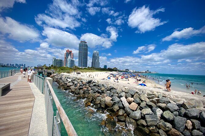 Postcard Views of Miami in 4 Hours by Car and on Foot - Key Points