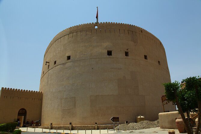 Private 2-Day Guided Tour with Nizwa Friday Market Visit - Logistics and Practicalities
