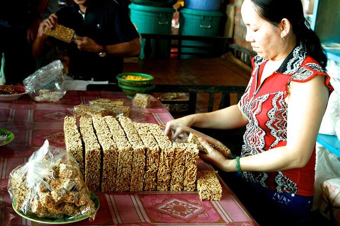 Private 2-Day Tour: Ho Chi Minh City to Cambodia by Mekong River - Day 2: Cross into Cambodia and Cruise to Phnom Penh