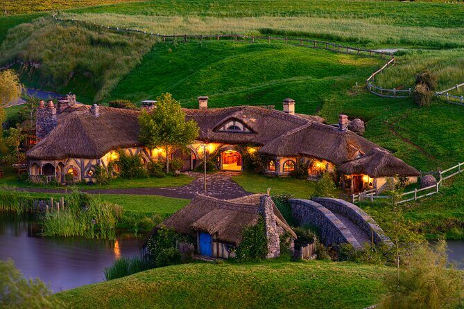 Private 2 Day Tour: Hobbiton, Waitomo, Rotorua Geothermal & Hamilton Gardens - Key Points