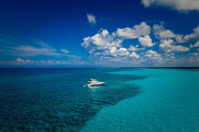 Private 3 hours Romantic Tulum Dinner in 58´Yacht Azimut - Who Will Love This Experience?