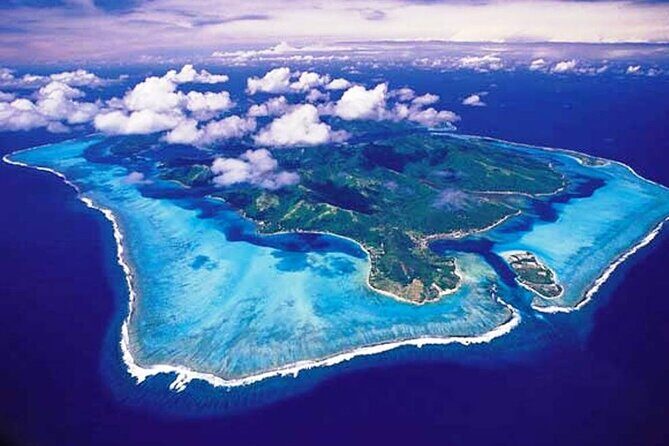 Private 30-minute flight downwind of Huahine - Who Will Love This Experience?