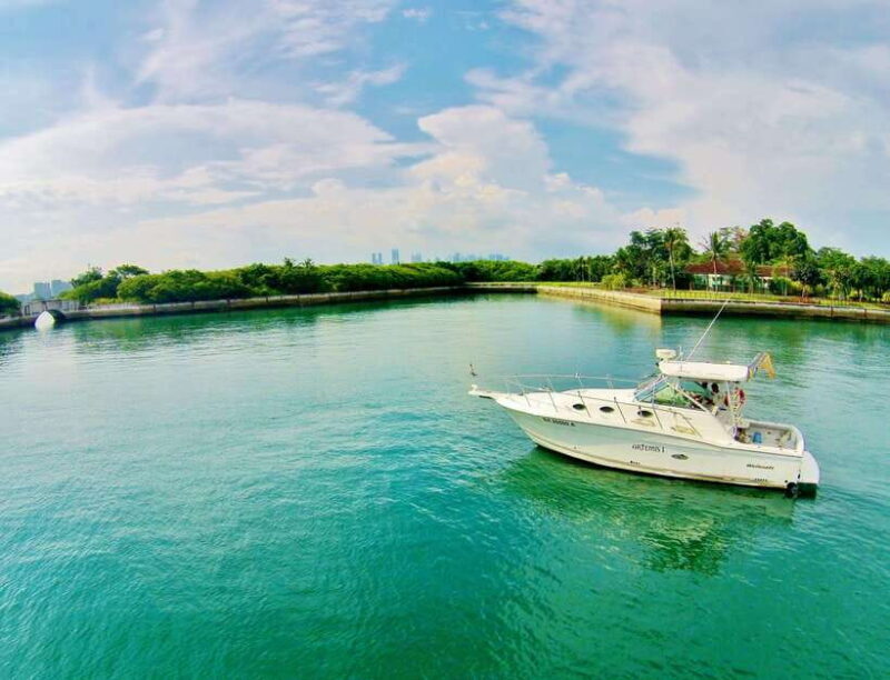 Private 34ft Yacht Charter to Lazarus Island - A Practical Look at the Yacht Experience