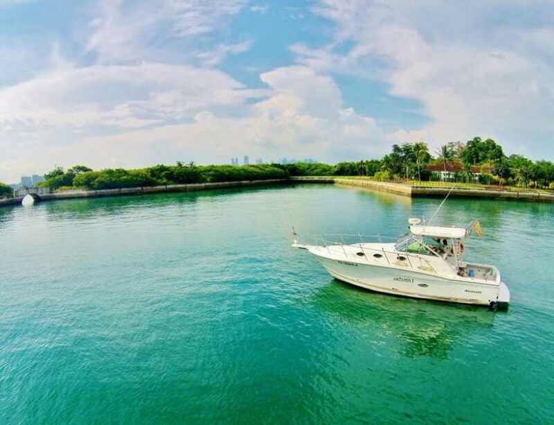 Private 34ft Yacht Charter to Lazarus Island - Who Should Consider This Experience?