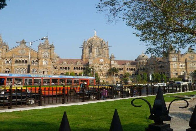 Private 8 Hours Mumbai City Sightseeing and Dharavi Slum Tour - Key Points