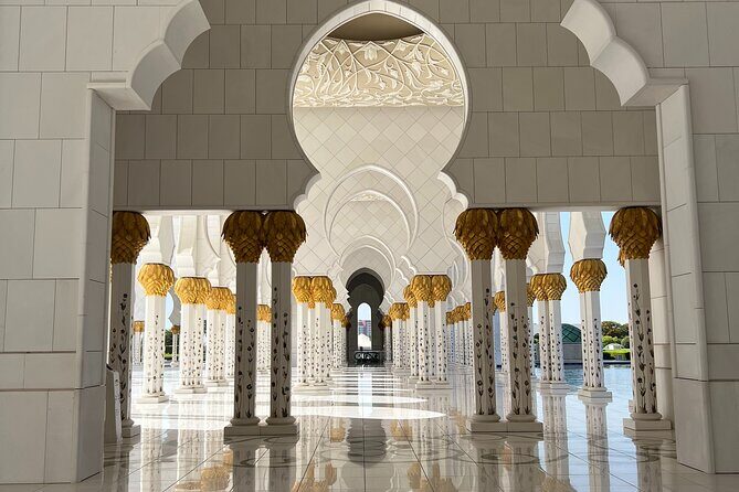 Private Abu Dhabi Grand Mosque Tour from Dubai - Exploring the Sheikh Zayed Grand Mosque: A Detailed Breakdown
