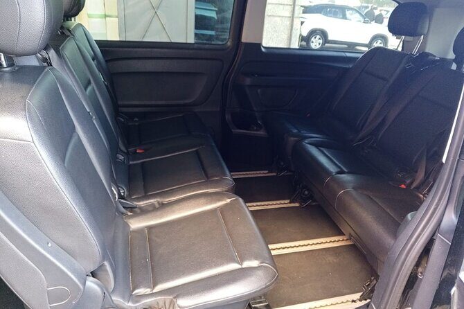 Private Airport Transfer Arrival & Departure - The Meeting Point and Convenience